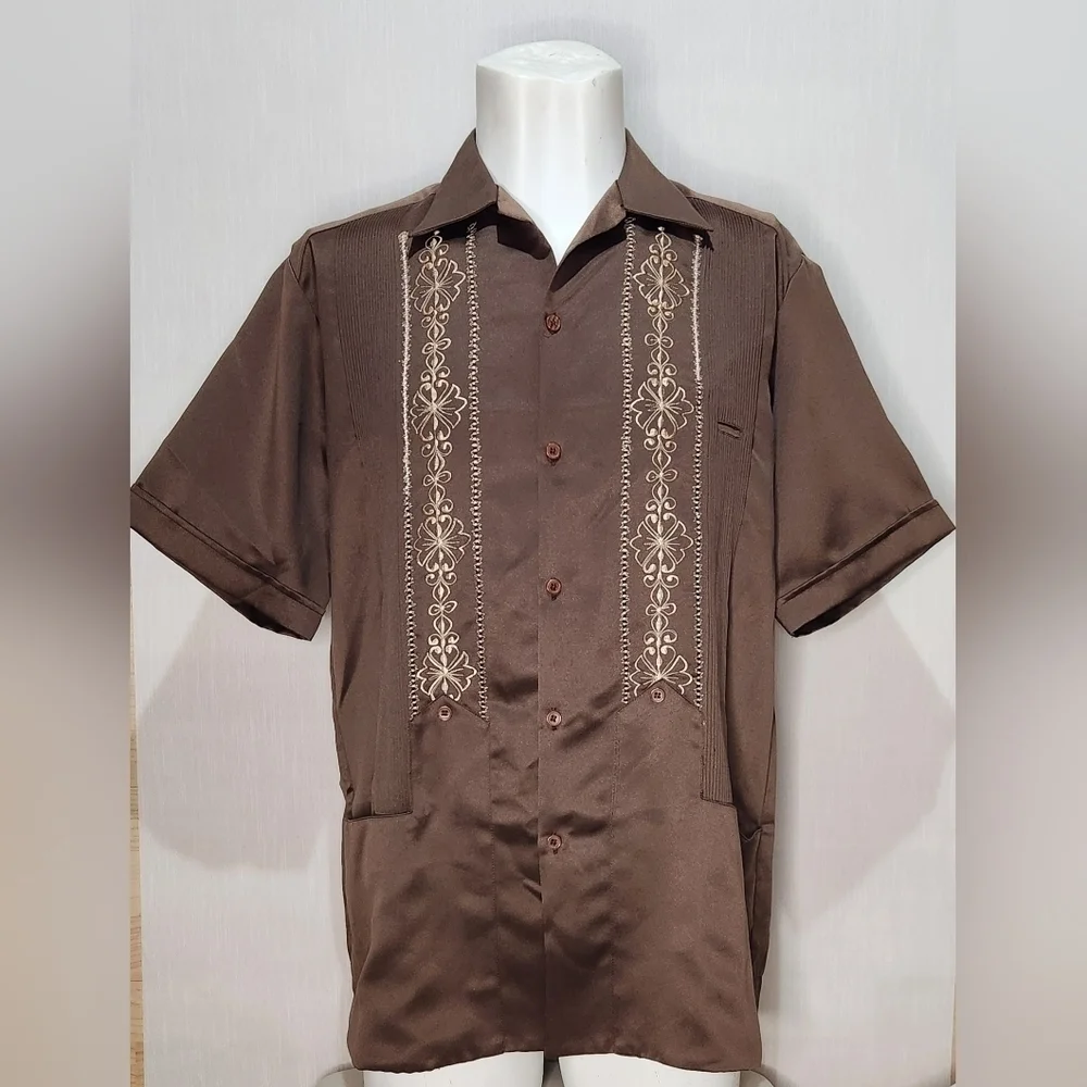 zava fine embroidered guayabera with buttons Short sleeve size L
